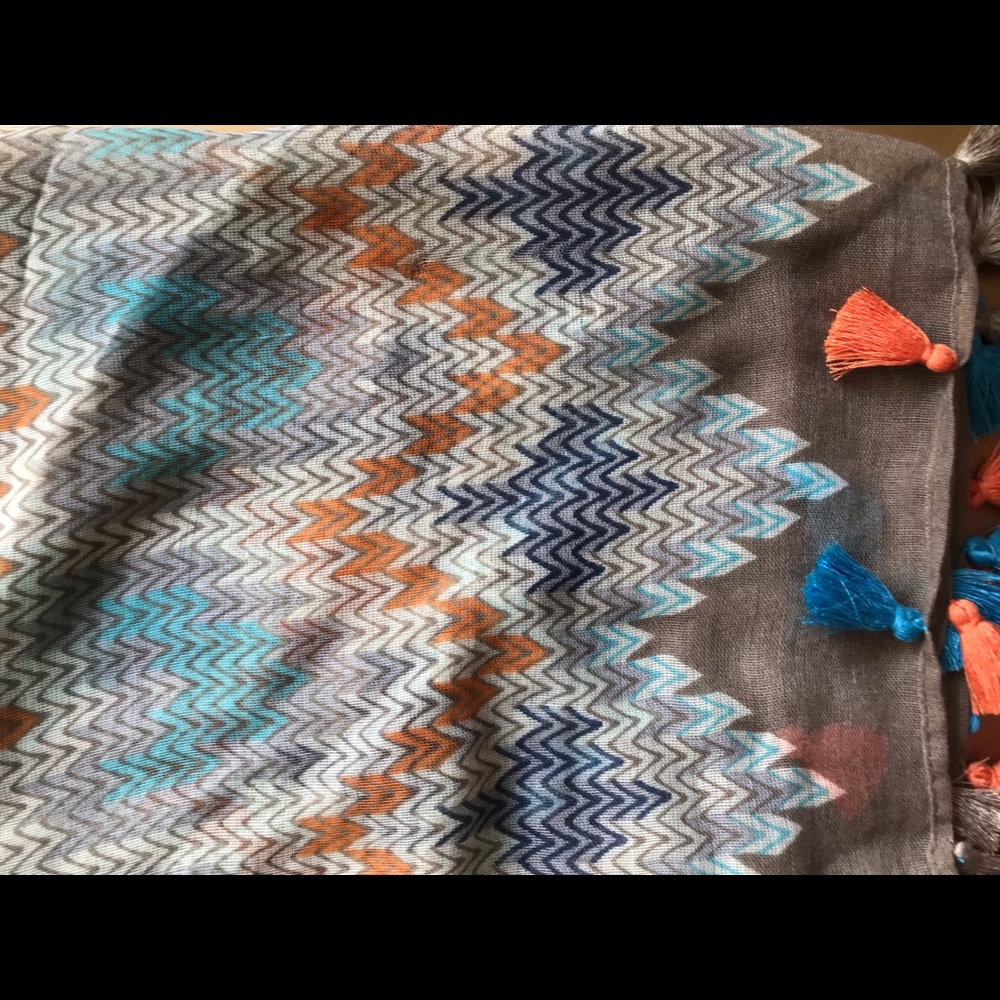 Scarf - grey Aztec design with tassels